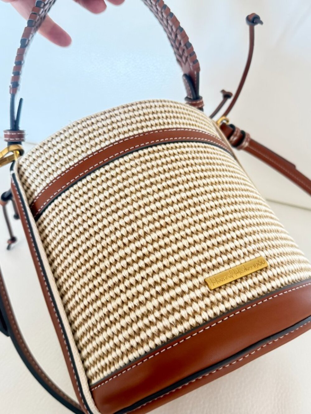 HOUSE OF HARLOW 1960 STRAW BUCKET BAG WOVEN CROSSBODY BRAIDED HANDLE NATURAL - Picture 4 of 6
